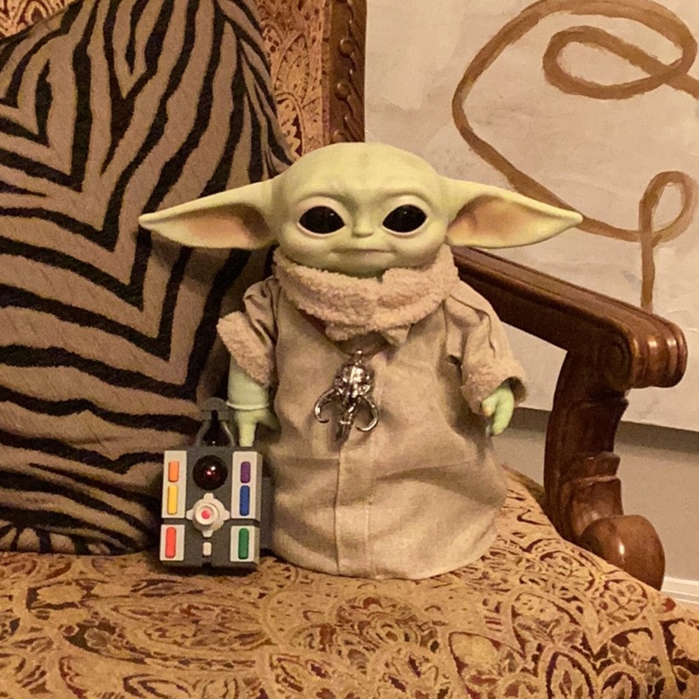 Star Wars The Mandalorian The Child Real Moves Plush RC Toy